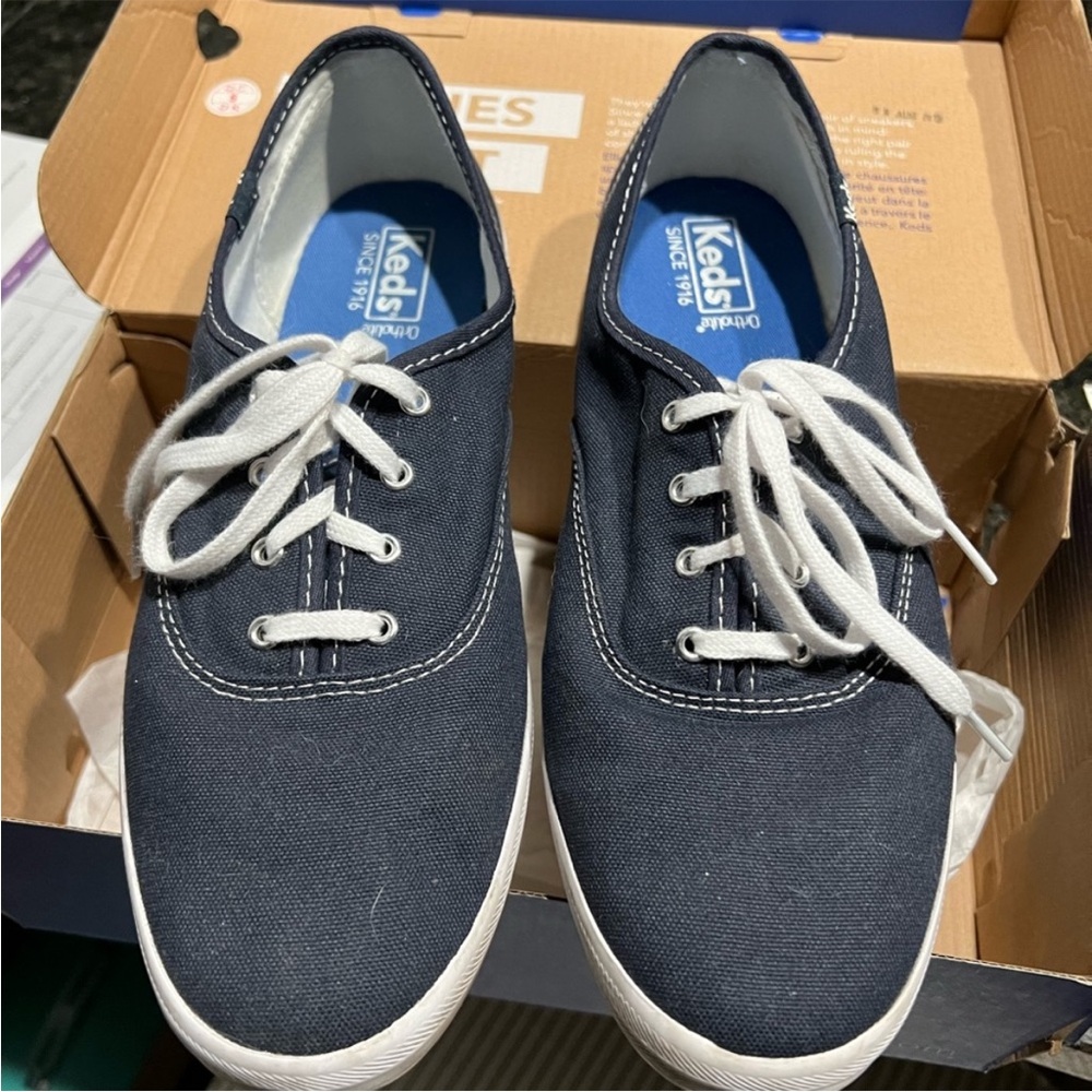 Keds Champion navy women’s gym shoes, size 10W - Picture 4 of 4